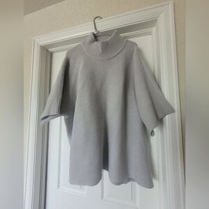 Ann Taylor Short Sleeve Light Gray Tunic Sweater - Size XL